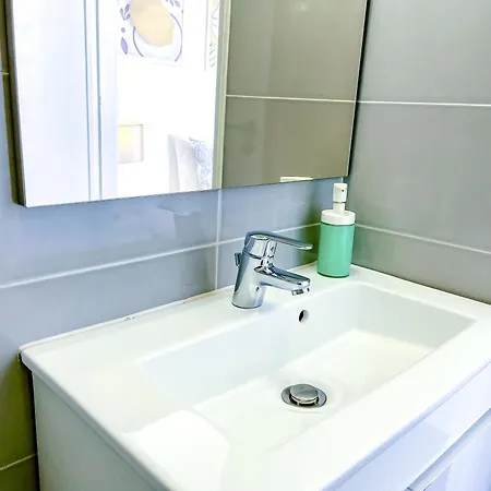 Appartement Sweet Lemon - Bright Near Metro & Airport