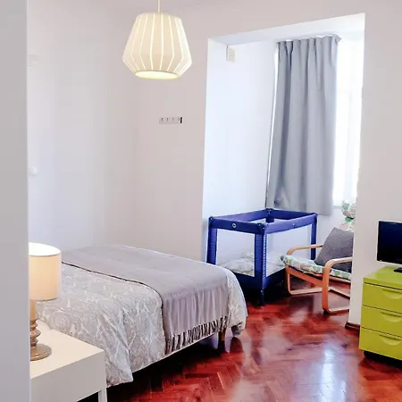 Sweet Lemon - Bright Near Metro & Airport Apartment